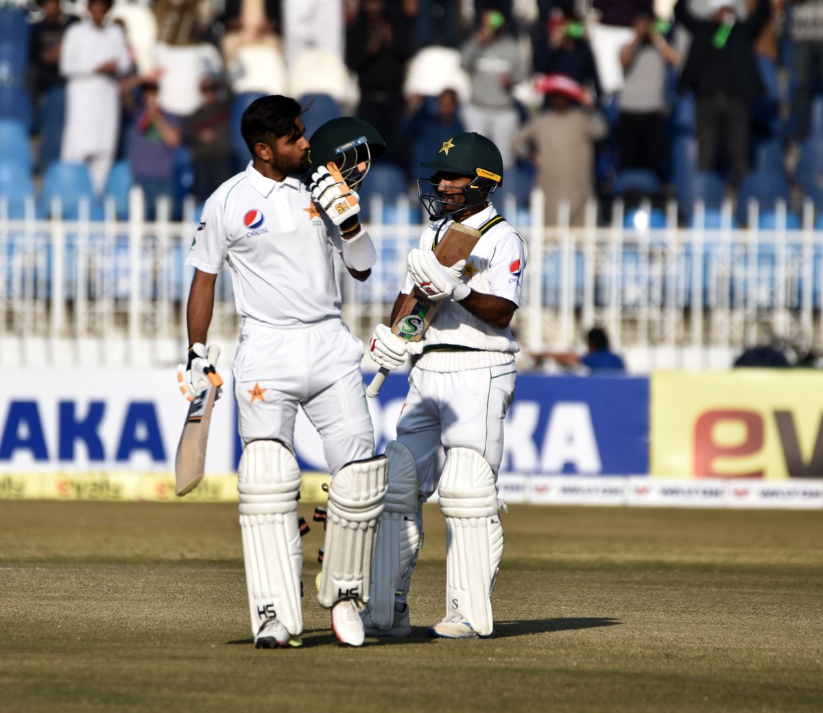 icasportsnews's tweet photo. Superb 100 for Babar Azam!! ππ΅π°
#MoSheikh #TeamICA #ICA #PAKvBAN https://t.co/IvWYes2Rbo