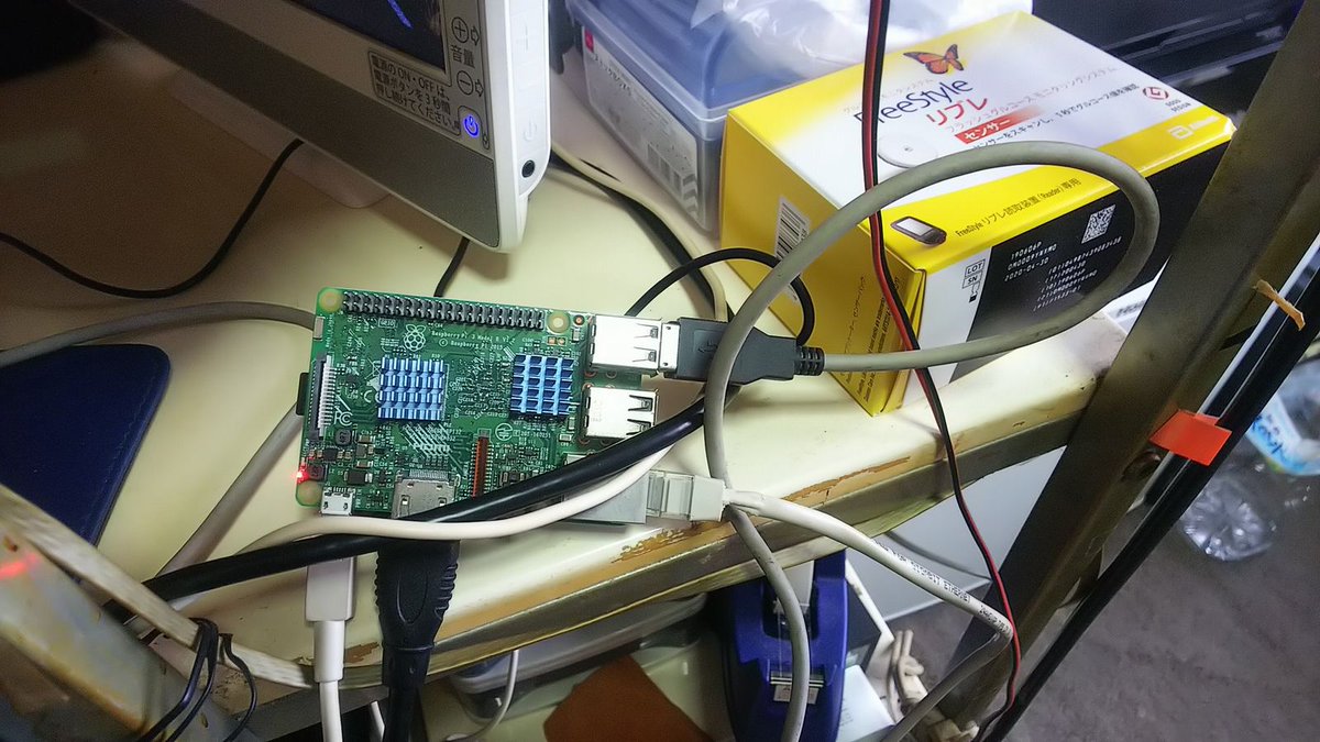picopass34's tweet image. タッチ液晶パネル付きのケースを購入。
18650電池1本(2000mA)で、3-4時間使える。
#RaspberryPi3B