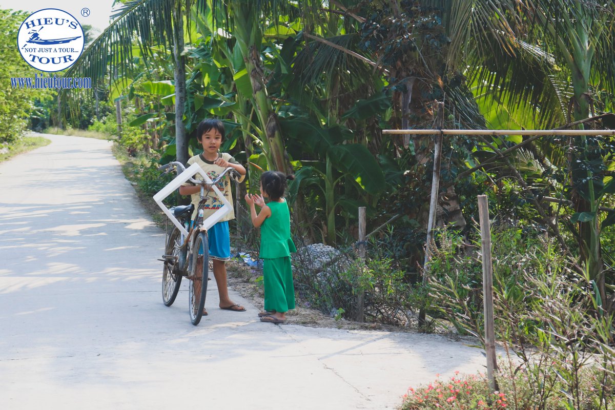 hieutour's tweet photo. In these rustic villages, you can completely experience the lifestyles, culture, and cuisine of the locals, tucked away in private and tranquil surroundings, these villages are set in lovely verdant areas and hidden among the graceful landscapes of Mekong Delta. #hieutour #travel https://t.co/WpNO6TaUYR