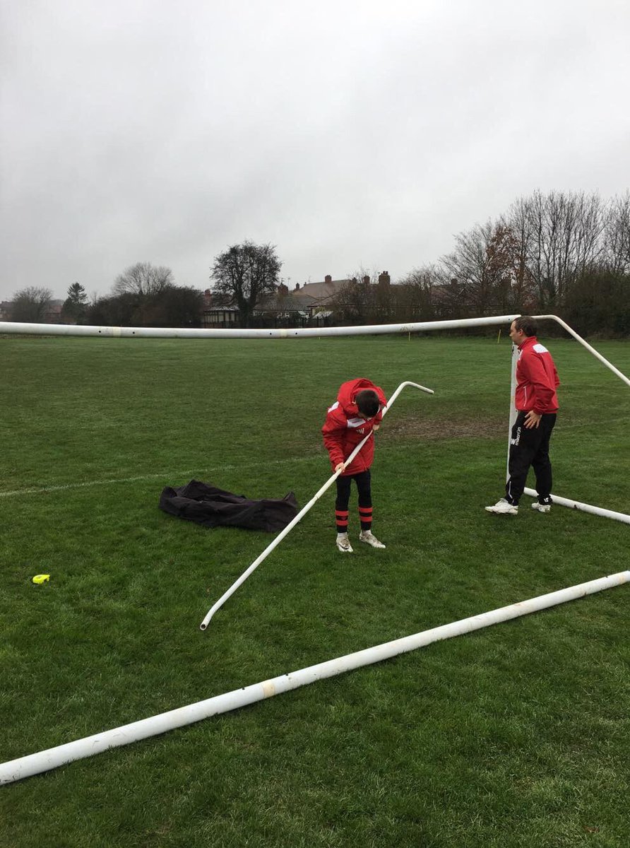 Teamgrassroots_'s tweet photo. #CoachesChildrenVolunteerToo
#Shoutout to this coaches son helping set up the pitch with his dad ( coach ) last week before probably any of his team mates were out of bed.
#CoachesChildren
#GrassrootsFootball
#WeOnlyDoPositive
#21DaysOfPositive https://t.co/MoSTr4eE2v
