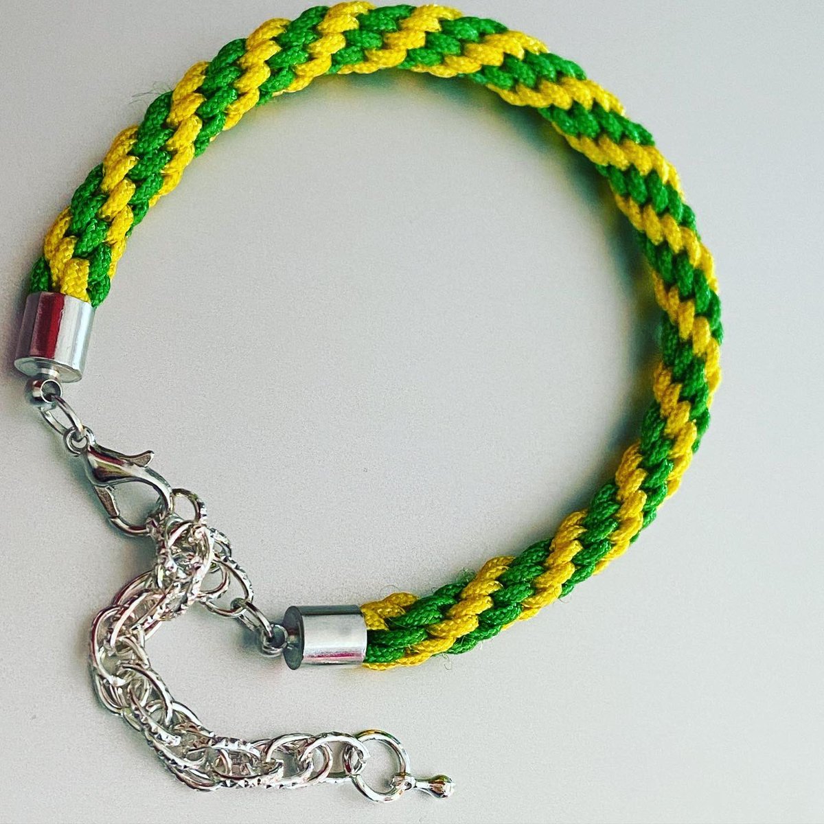 PaddockPosers's tweet photo. Good luck to all the #GreenAndGold JP runners today. Also available to the likes of @Royalracingclu1 of course! All owners are equal in our eyes🟢🟡 https://t.co/b3ZScQeumT