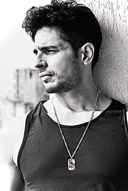 SidMalhotra's tweet photo. It’s all about seeing beyond the ordinary! https://t.co/h0LItRE0ti