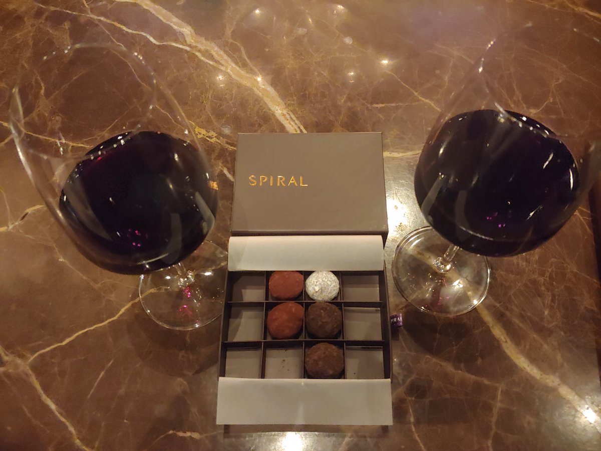 DreamTravelOP's tweet photo. Jazz, truffles, red wine @SofitelManila LeBar https://t.co/Cq6b20Gb9L