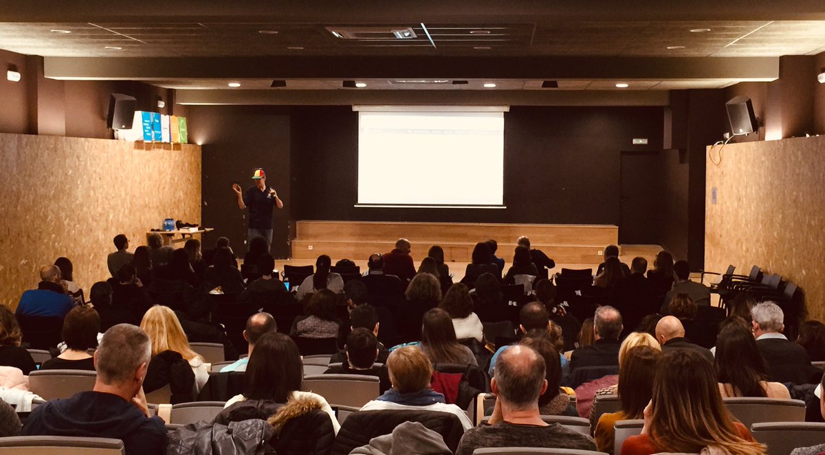 osalvad1's tweet image. En @ManelTrenchs ens presenta com usar eines de #googlesuite per a l’aprenentatge a la 2a trobada #TXMXFEDAC #avuixdemà2024 #shakefedac @FEDACHorta @EscolesFEDAC