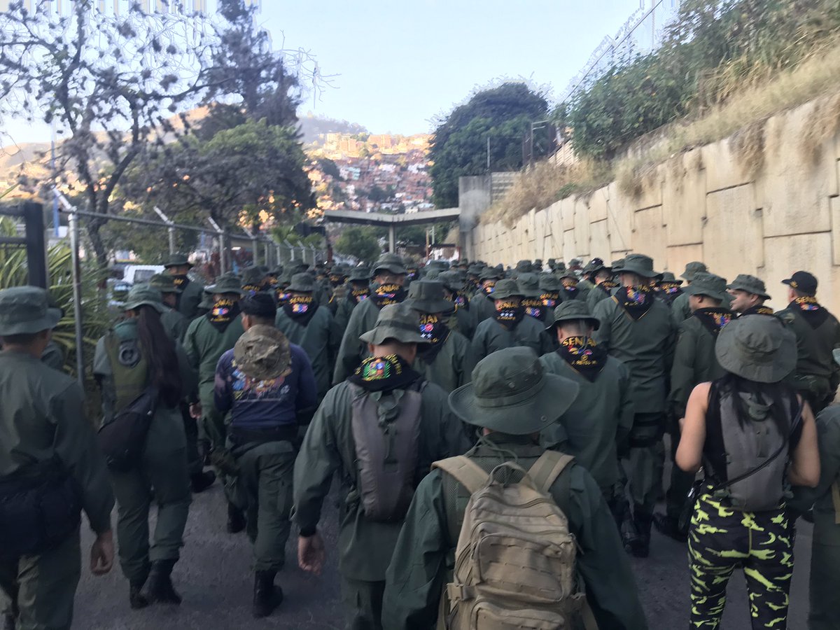 pinfantea's tweet photo. No podemos optar entre vencer o morir ¡Necesario es vencer! ✊🏽🇻🇪 

Arrancamos desde Las Adjuntas #Caracas ”El Camino a La Victoria! 🇻🇪🇻🇪 ¡Juventud LEAL! 

#8Feb
@NicolasMaduro https://t.co/XNybh5Zut6