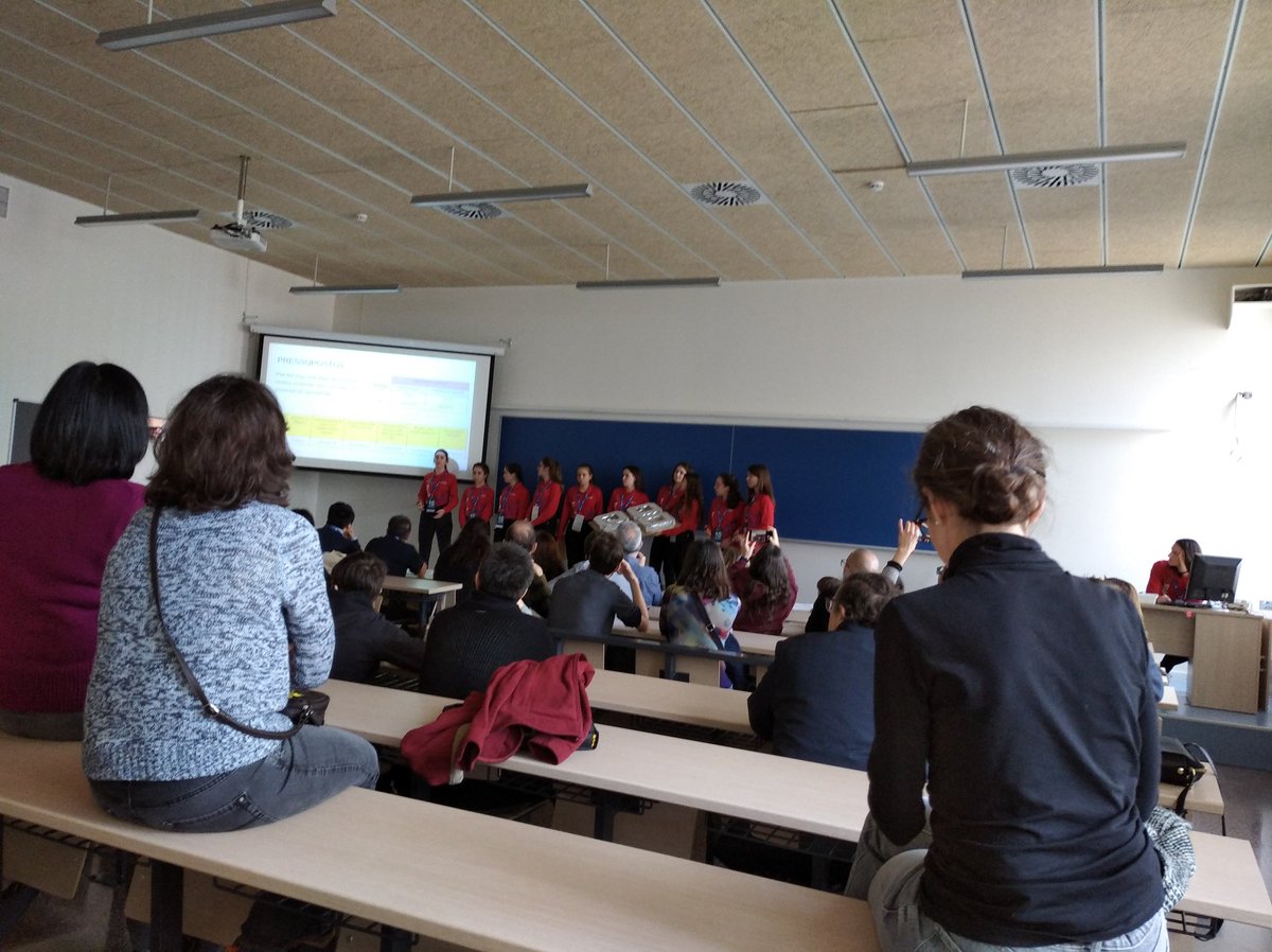 zafra_fll_gf's tweet photo. Ara presente el projecte científic #limahana  llum per tothom i ValorsFLL. Quina energia!  #girlssfirst espectacular! 
@EEBE_UPC  #fllupc https://t.co/asI9ovup2j
