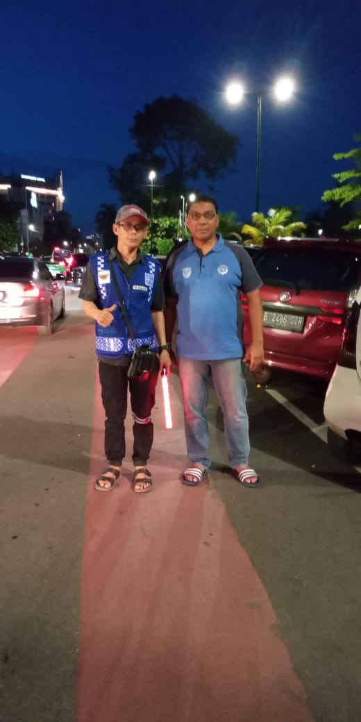 humasparkirdki's tweet photo. @adriansyahyasin @DishubDKI_JKT Kami juga telah memberikan teguran keras pada petugas untuk tidak mengulangi perbuatannya https://t.co/3WuOPKk1rk