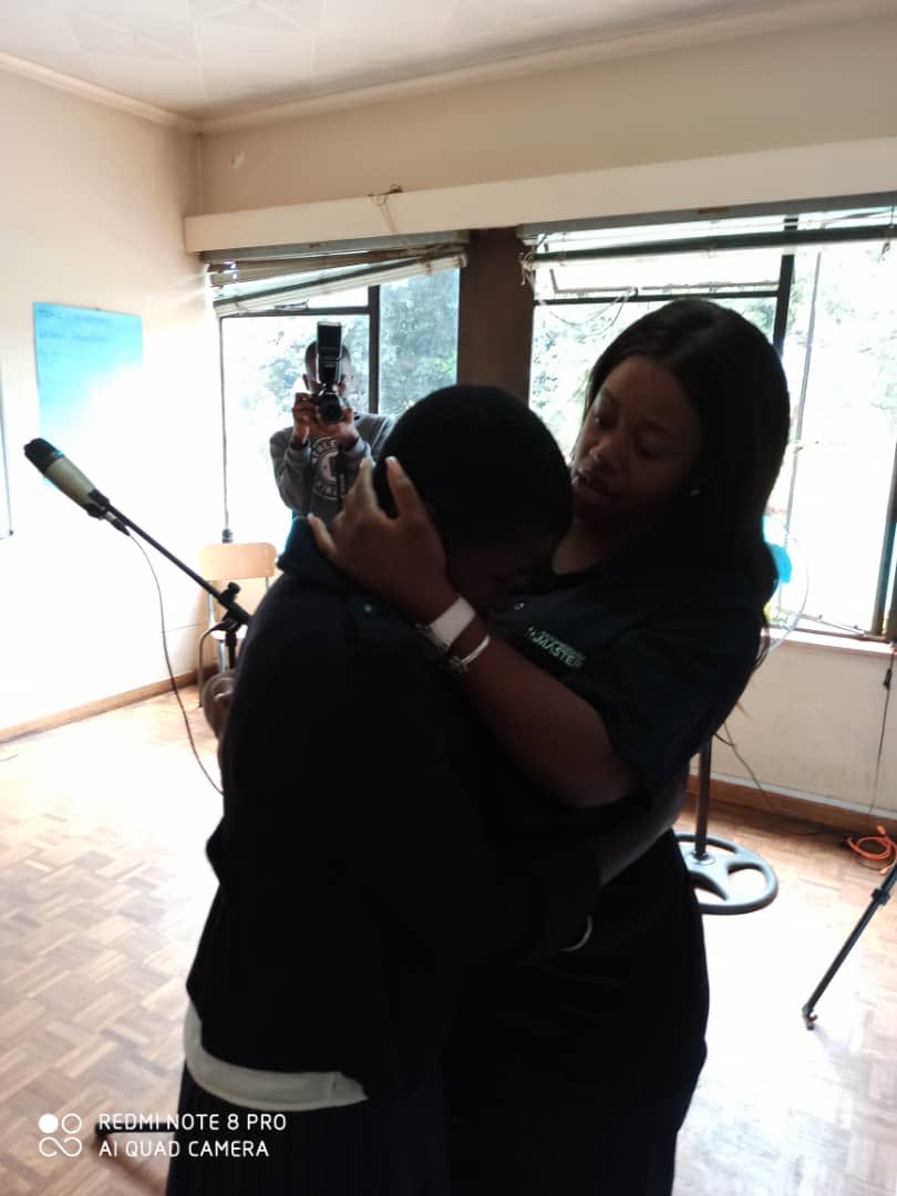 Sometimes auditions get emotional especially when one is not successful. Thank you @iMisred for consoling mwana

#radiomasterclasszw #RPM2020 #masterclassmoments #redmarketsunday