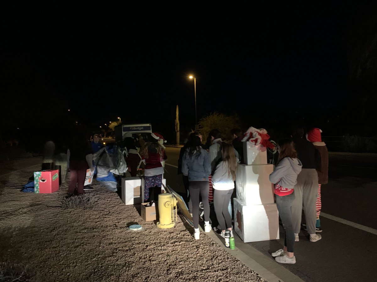 RMHSCouncil's tweet photo. Mile Nine is on site!! Let’s do this! 

 #RunMesa #RunPhx https://t.co/m7kyDPnNbq
