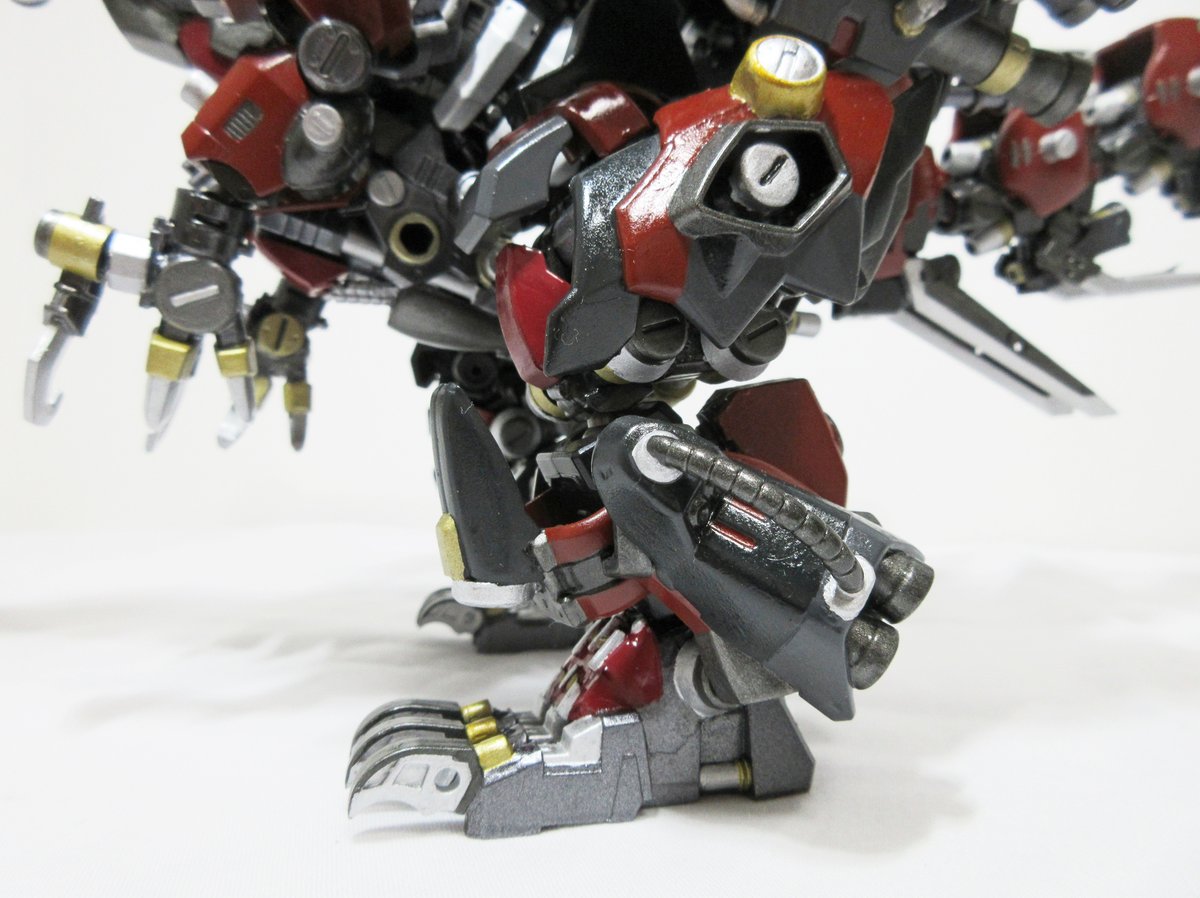 kurobouzu0214's tweet photo. ベースがG2レックスなので9割近くがネオブロックスです。またワイルドゾイドらしさを出すために、ディメパルサーの頭部とアバラ骨、尻尾に骨っぽいモノも作りました。

#ゾイド
#ゾイドワイルド https://t.co/N4H1YthASP