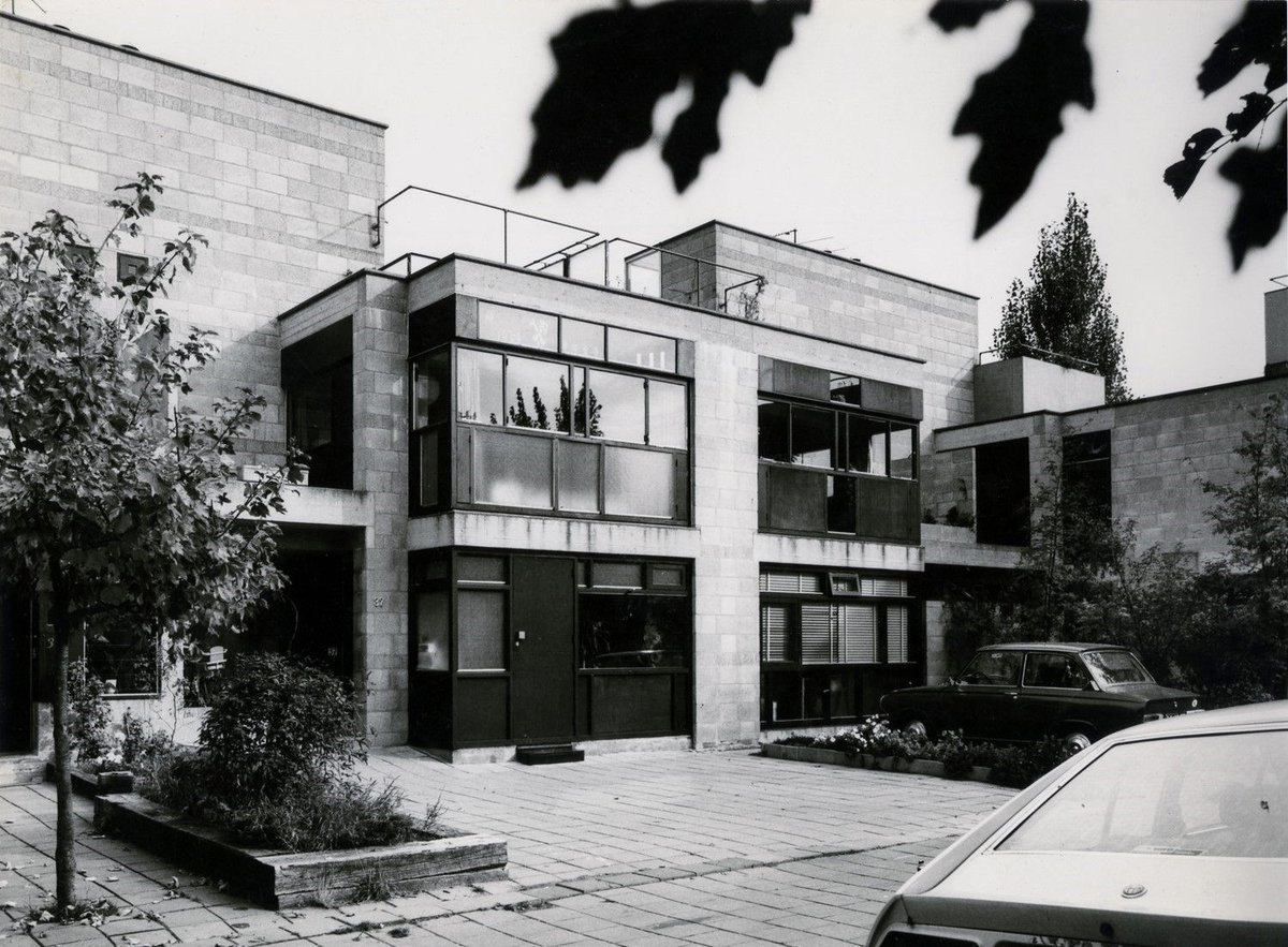 MFernandaJaua's tweet photo. Diagoon Housing, Delft 1967-1970, las casas incompletas de Herman Hertzberger, "los ocupantes podrán decidir cómo dividir el espacio y vivir en él..." https://t.co/EJjscjQ2OV https://t.co/UmFQfq9nza #100x100masterhouses https://t.co/vr3qHmjWIv