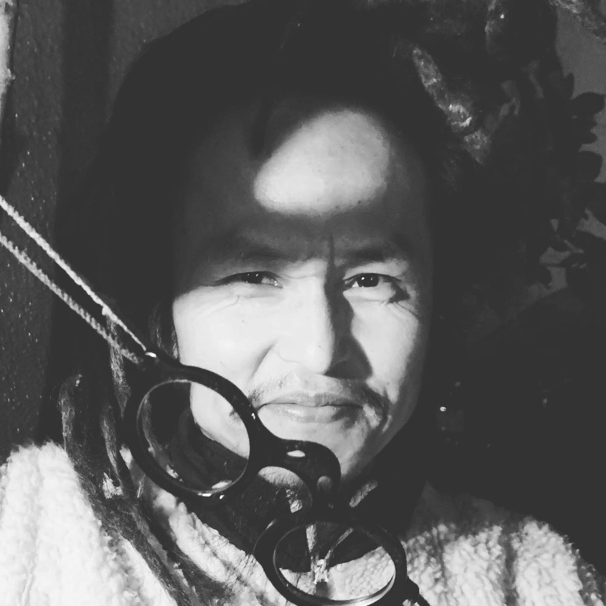 Twitter पर 妖怪画家 妖怪美術館 館長 柳生忠平 妖怪眼鏡治りました ありがたや 隠れ屋1632サイコー 妖怪 妖怪画家 柳生忠平 妖怪風似顔絵 モノノケマンダラ 小豆島 閻魔大王 内原弘文 ドレッド 眼鏡