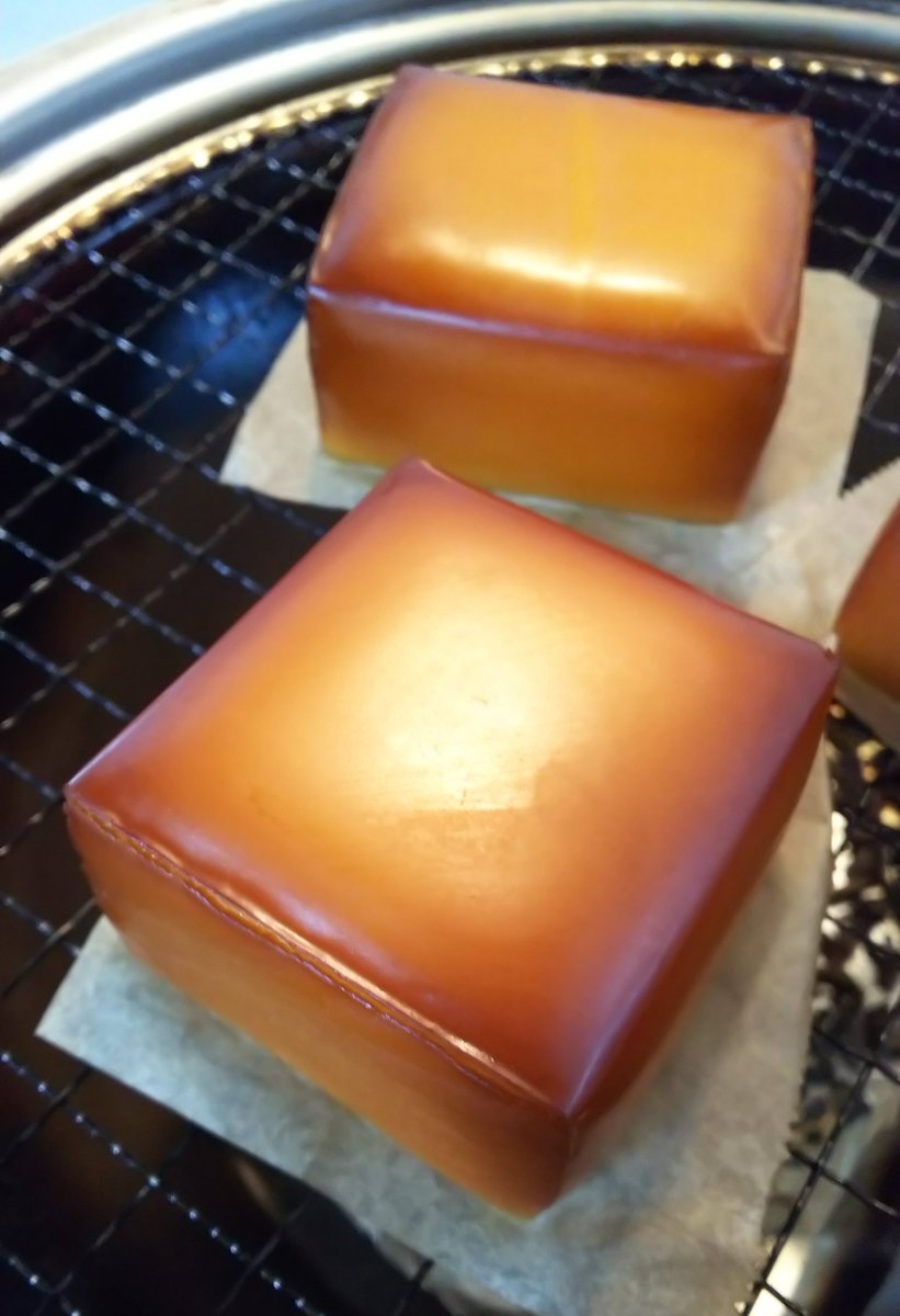 smoky_marimo's tweet photo. #燻製ファミリアチーズ

今回も結構うまく出来た(･c_･`)♡
燻製器一年近く使ってるのに毎回ちゃんと洗うと新品みたいになるのがとても気持ちが良いです(^o^) https://t.co/0DNDffzG7B