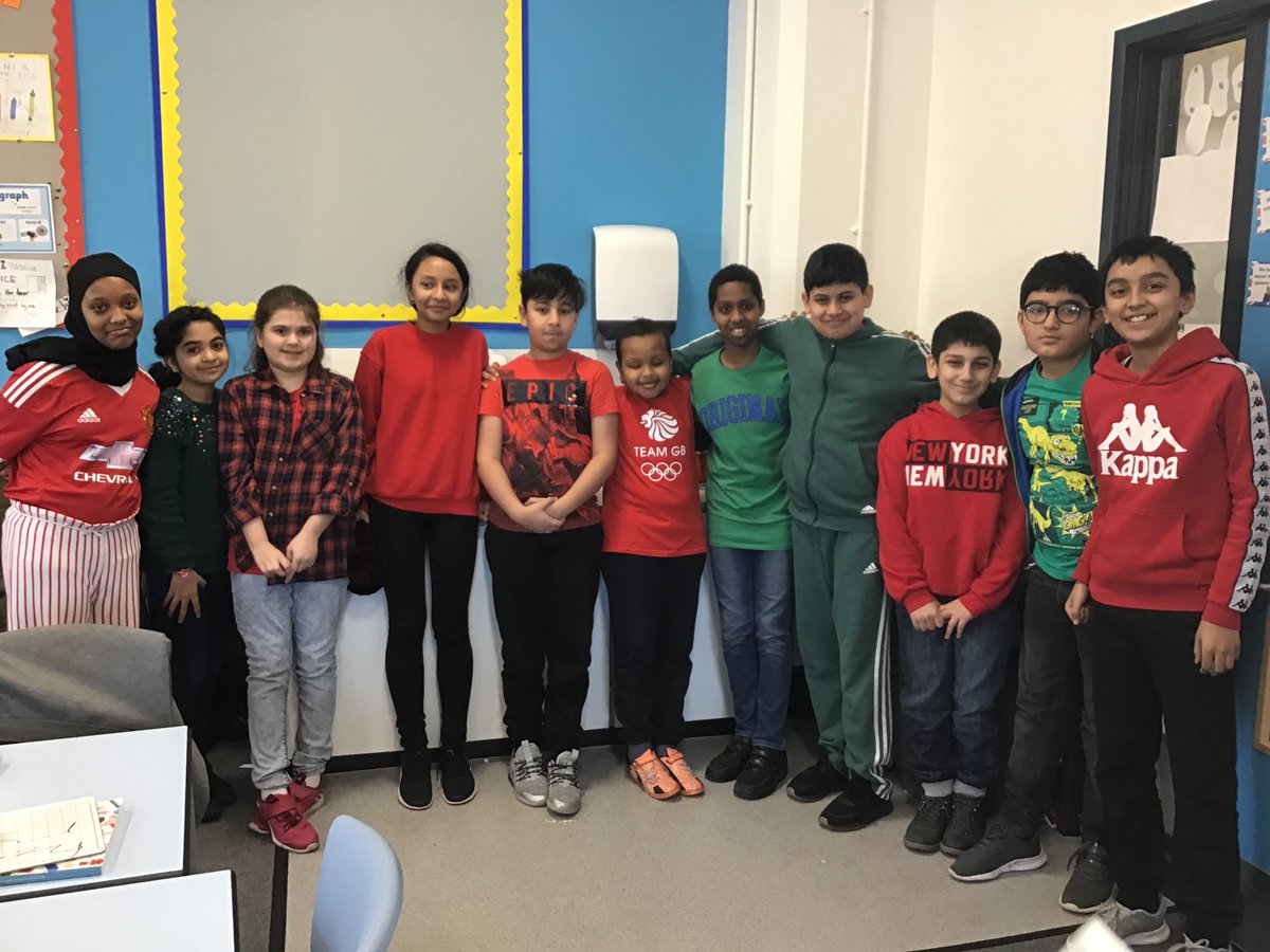 BuildBridgeArt's tweet image. Mushaira Stuff - a few more pics of the @StanleyGrovePA bunnies smashing the 'red and green must never be seen' fashion rule for #MCRMushaira20 #MLD2020 raising money for @Shelter and @Place2Be #PoetryWithPurpose