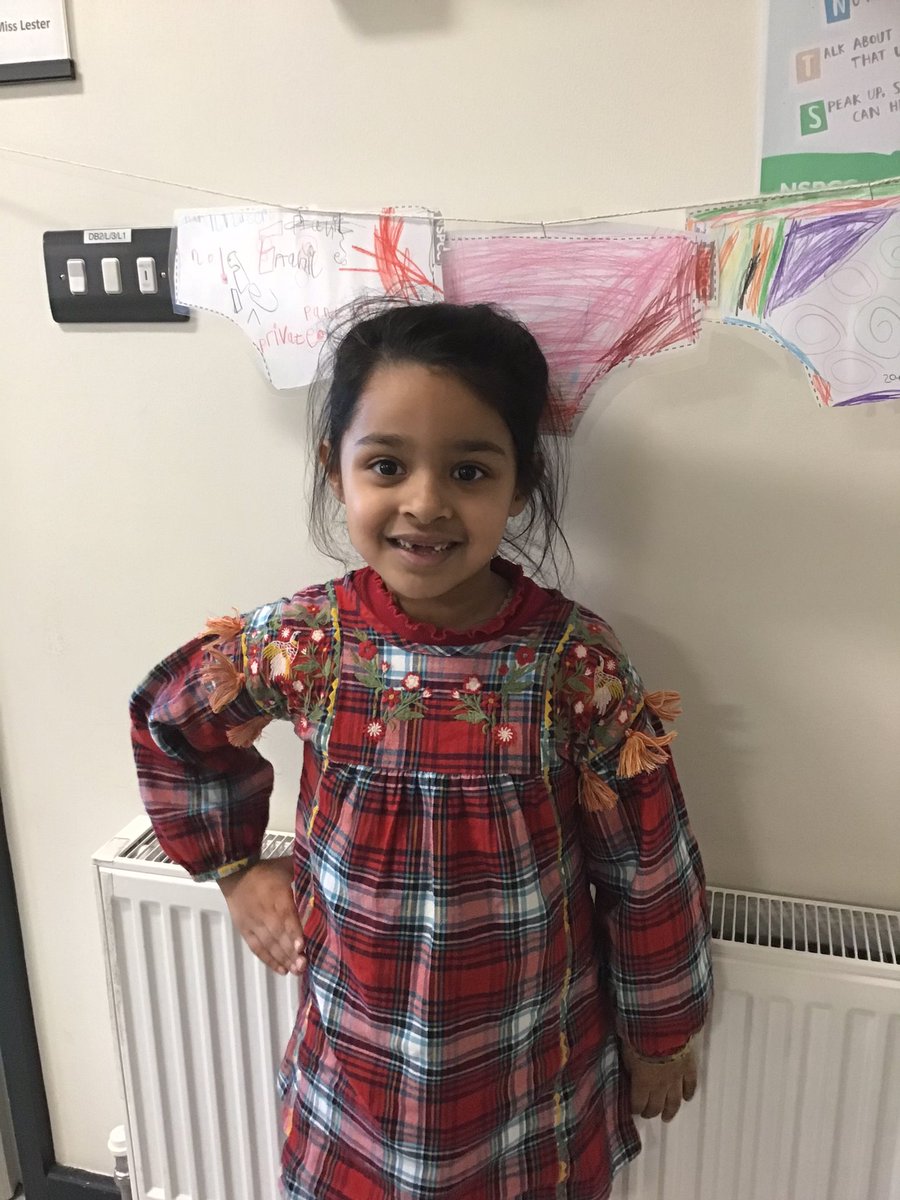 BuildBridgeArt's tweet image. Mushaira Stuff - a few more pics of the @StanleyGrovePA bunnies smashing the 'red and green must never be seen' fashion rule for #MCRMushaira20 #MLD2020 raising money for @Shelter and @Place2Be #PoetryWithPurpose