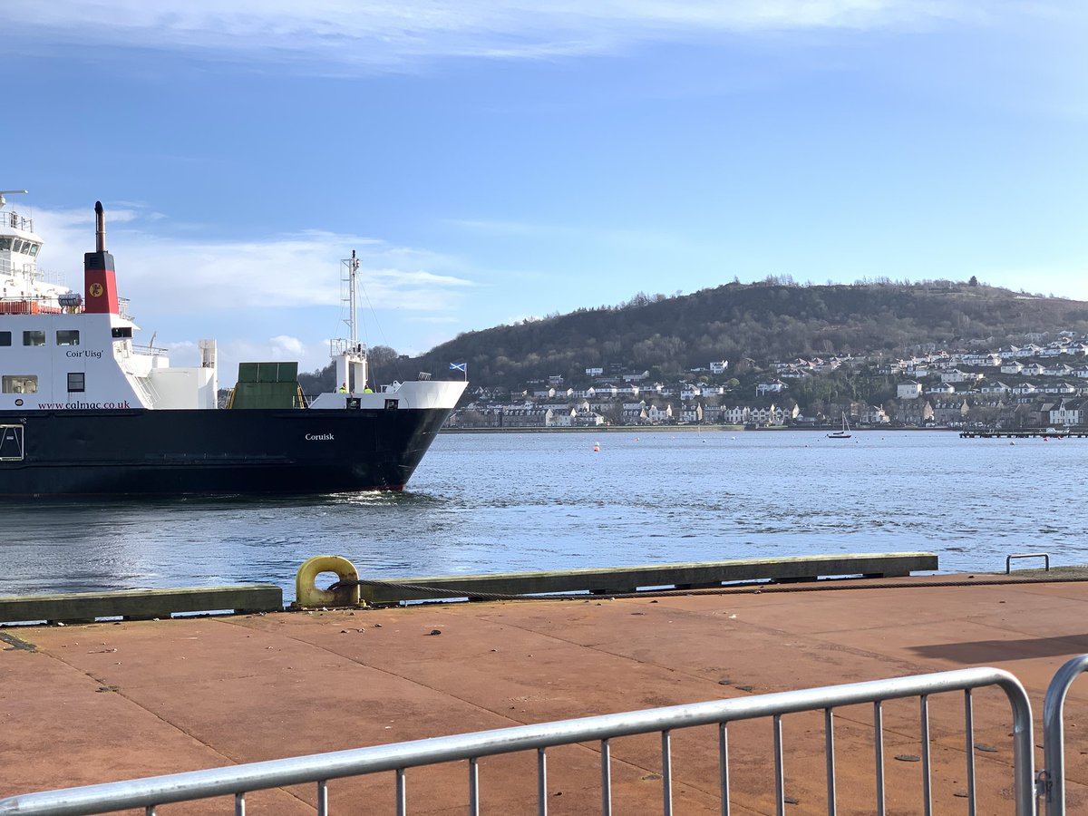 susiejean1's tweet photo. Love living here. I can see my house from the quay #gourock #callmac #coruisk https://t.co/bpt7H3cA24