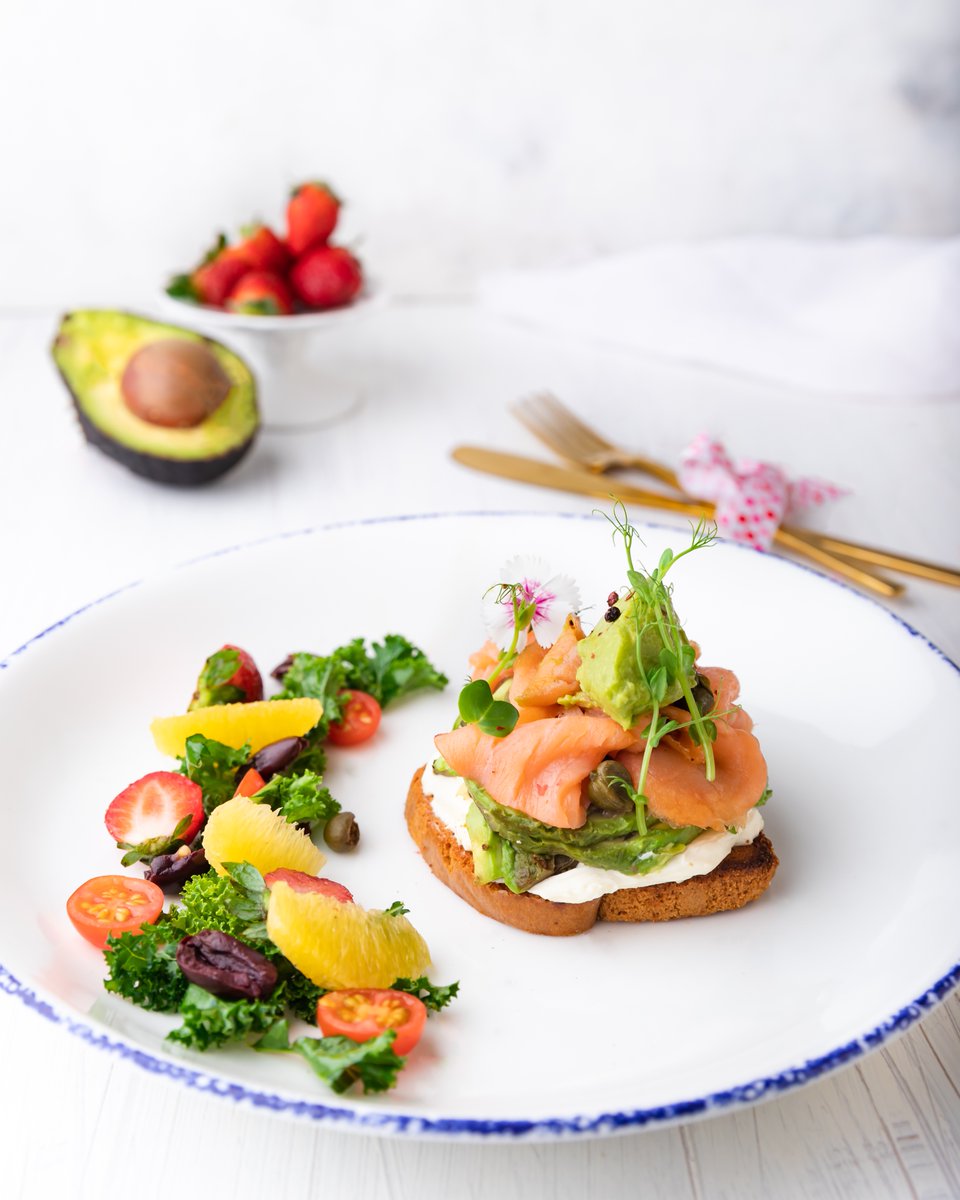 Fresh Norwegian Smoked Salmon is laid on a bed of Avocados a top fluffy Almond Bread.

Served with a seductive, sensual salad made with plump Strawberries and Kale on the side. 

#ValentinesDay #AphroDELIac #DateNight #AvocadoToast #SmokedSalmon #InidgoDeli