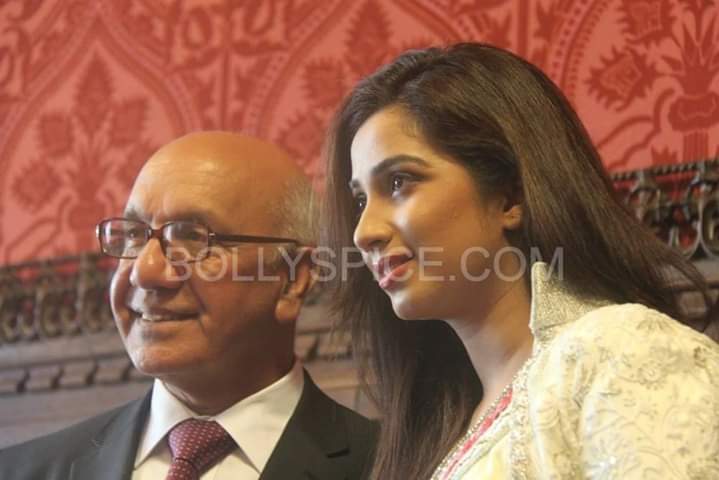 SonaSsg's tweet photo. Memories roarssss! 😍
Specially when explore such proudest signs recalled to scerene! 
@shreyaghoshal keep slaying Queen! #HouseOfCommons 
#RemarkableThrowback https://t.co/vLEgmhQoDY