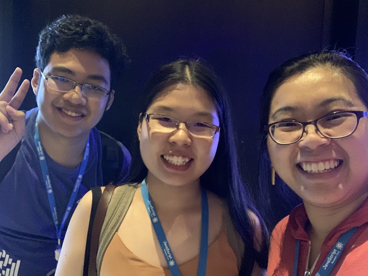 miss_jwo's tweet photo. Found some rather cool people making waves in the young Thai tech community! Meet @NnmnsP and @phoomparin 🙌🙌🙌 #HMGoes #JSBangkok https://t.co/tuzBkmUEHg