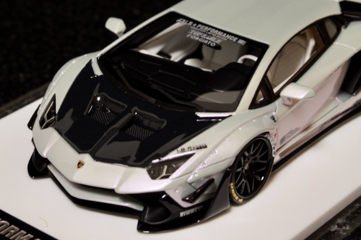 Ryolambo's tweet photo. 1/43 M.S.Liberty Walk Aventador 2.0 パールシルバー w/ カーボンボンネット

ほんのり浮かび上がるパープルエフェクトがとても綺麗😊 https://t.co/194RAgO45i