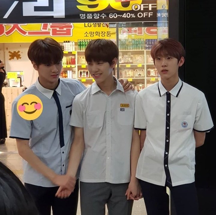 Babies keep holding hands ㅋㅋ don't worry, no one gonna separate you+ woollimz 02z ㅠㅠ #junho  #dongyun  #minseo