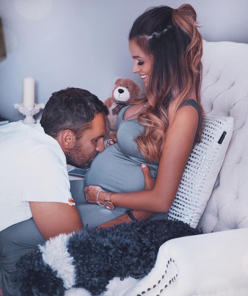 Haven't told anyone yet but I'm pregnant ☺️🖤