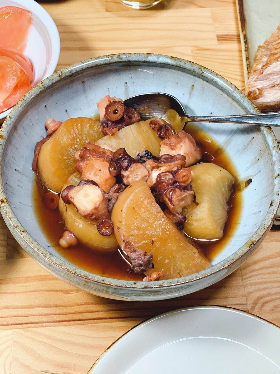 小松邦岳 Kunitake Komatsu マカジキのハーモニカ メ カジキじゃなくて マ 味しっかりだけど上品で美味しい タコと大根の煮物と その煮汁で煮込んだマカジキのアラ 旨すぎる またほとんど息子に食べられた 今 俺 空腹 魚介は 泉銀 大根