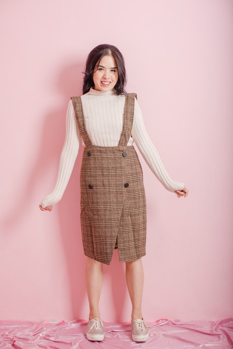 Memekoi__'s tweet photo. รีวิวถ่ายรูป casual สมัครแอร์ ช่วงนี้สายการบินชอบขอรูป casual เพื่อดูไลฟ์สไตล์หรือใช้เป็นเกณฑ์ในการคัดเลือก นี่เป็นตัวอย่างที่เพื่อนเราถ่ายให้จากวิวที่บ้าน ประหยัดงบ และรูปนี้ก็ใช้สมัครจนได้อินไวท์และติดปีกด้วย 🥰 #มี่มี๊รีวิว #รีวิวสมัครแอร์ https://t.co/ZAcUZPRrPK