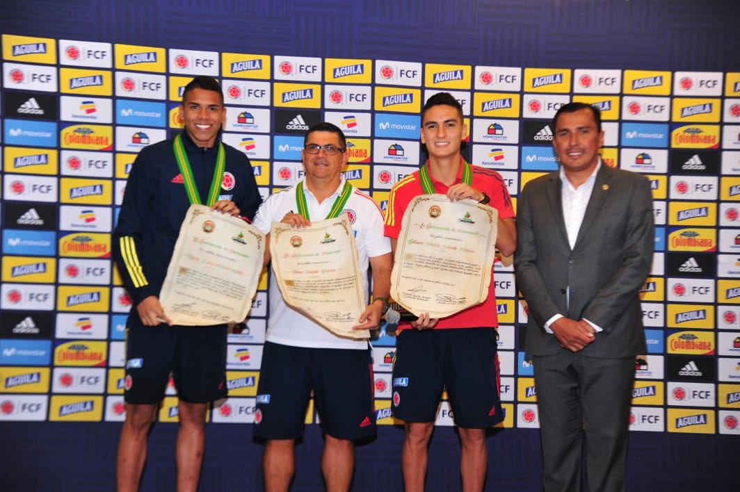 Felicitaciones a los jugadores de la tricolor <a href="/KevinMier12/">Kevin Mier</a> y <a href="/EduardAtuesta/">Eduard Atuesta</a> así como al fisioterapeuta Omar Durán Castro, a quienes les hemos otorgado la orden “Ciudadano Meritorio, categoría Oro”