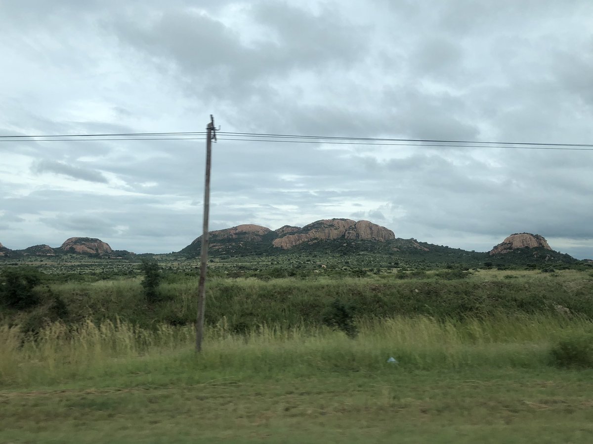 NVKhumalo's tweet image. #DriveHope Never underestimate the therapeutic power of a road trip with good company and conversations...thanks @bonile007 
🚙 🧭 🏔
#QueenDrK #ToadTrip #370kmAway #SmallTowns