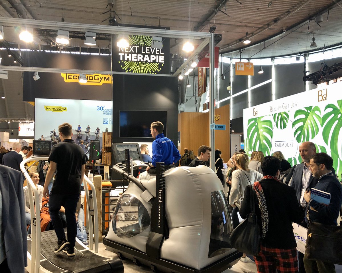 rehasuche's tweet photo. Einige Geräte benötigen aber etwas mehr Platz 😉 #therapro #stuttgart #laufband #reha #unterdruck #gelenkreha https://t.co/xEdBLz8v8Y