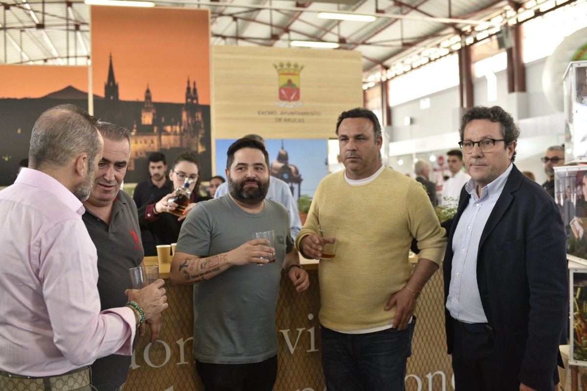 Turismo Arucas (@turismoarucas) on Twitter photo El Chef español Ángel León, <a href="/chefdelmar/">Restaurante Aponiente. Ángel León</a> 5 Estrellas Michelín y 3 Soles Repsol, visitó el stand de #Arucas en la Feria Gran Canaria Me Gusta, y aprovechó la ocasión de brindar con <a href="/arehucas_ron/">AREHUCAS</a> y conocer a los alumnos/as del <a href="/Banaderos15/">IES.Bañaderos-C.A</a>
¿Y a ti?, ¿no te apetece visitarnos? El Chef español Ángel León, <a href="/chefdelmar/">Restaurante Aponiente. Ángel León</a> 5 Estrellas Michelín y 3 Soles Repsol, visitó el stand de #Arucas en la Feria Gran Canaria Me Gusta, y aprovechó la ocasión de brindar con <a href="/arehucas_ron/">AREHUCAS</a> y conocer a los alumnos/as del <a href="/Banaderos15/">IES.Bañaderos-C.A</a>
¿Y a ti?, ¿no te apetece visitarnos?