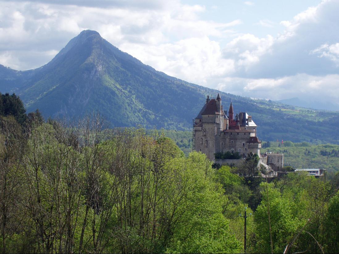 francediplo_EN's tweet photo. The Menthon Castle, overlooking Lake #Annecy, in Savoy, has been occupied by the same family for over a 1000 years.
Rumor has it that it inspired Walt Disney for Sleeping Beauty’s Castle…
What do you reckon?
📷: N. Chabard
#ChooseFrance #Get2KnowFrance #ABreathOfFrenchAir https://t.co/SIP24lAVPY