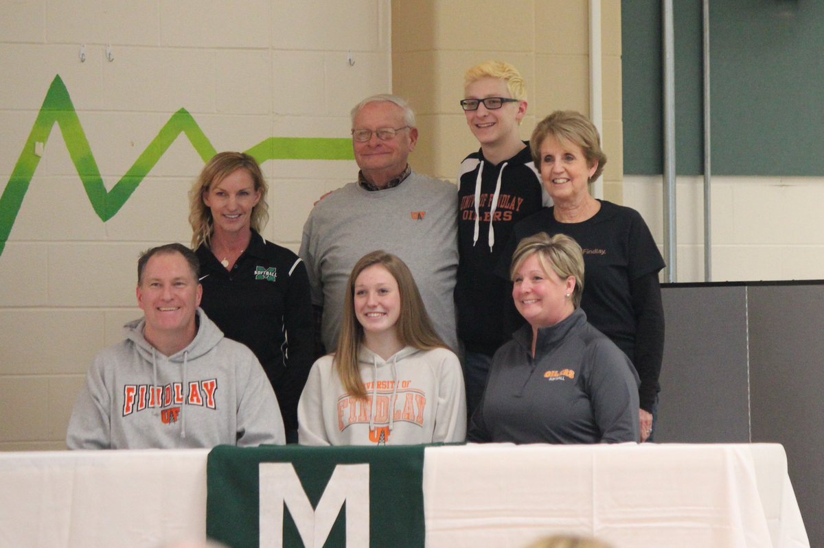 So excited!! Thank you for this amazing opportunity <a href="/DloweOilerkid/">Danielle Lowe</a> <a href="/UFOilerSoftball/">Findlay Softball</a> <a href="/CoachLeedy/">Lane Leedy</a> Go Oilers!