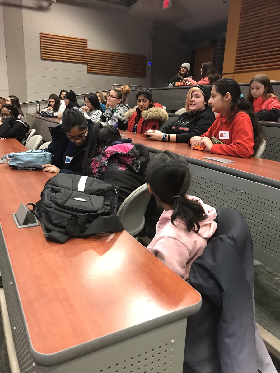 wisekidnetic's tweet image. 💯 plus girls here to get going #GoCodeGirl