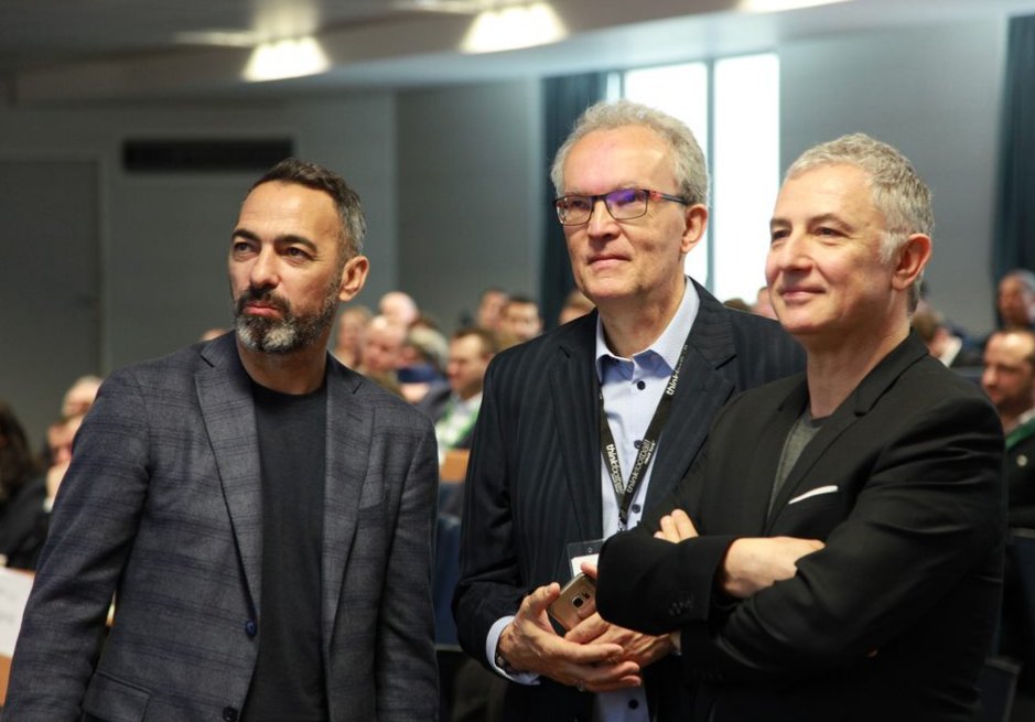 dcourdier's tweet photo. Fin de la semaine folle de l'économie du sport : @Sporsora, #ThinkFoot2020 (organisé par @NewsTankFoot / @NewsTankSport), les #RIGES, la @GSWParis...
Bravo à @youridjorkaeff, épatant ambassadeur de Think Footbal 2020 et à @MarcGuiraud, non moins épatant président de News Tank ! https://t.co/ONzPs3j7YB