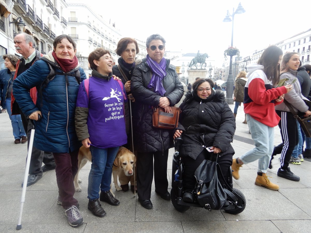 ugartegarcia's tweet photo. La Plataforma Domocrática por la Diversidad Funcional (#PDDF) presente en la #CadenaFeminista. https://t.co/Kem94GoPsQ