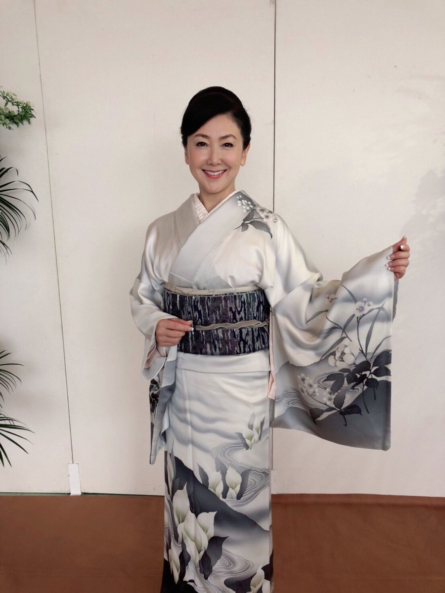 着物のお仕事。 私は着物が大好き。 老若男女に着てほしいなあ〜