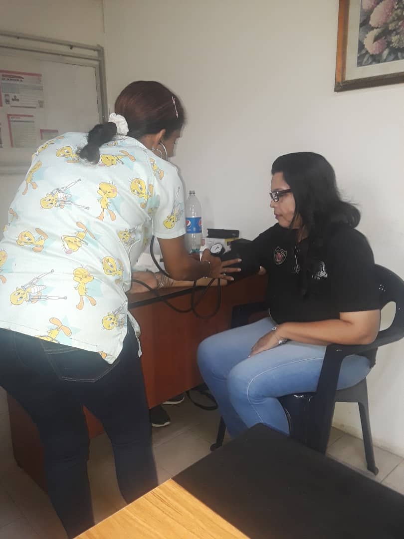 Gasmaca_ca's tweet photo. Como parte de la #Ruta2020 #Gasmaca realiza Jornada de Salud para trabajadores de Planta del CDT BOQUERON, en la que fueron beneficiados con: Consulta de Medicina General, Realización de Exámenes de laboratorio, Entrega de medicamentos y despistaje de Glicemia. @yelitzePSUV_ https://t.co/PoTLUCK8oV