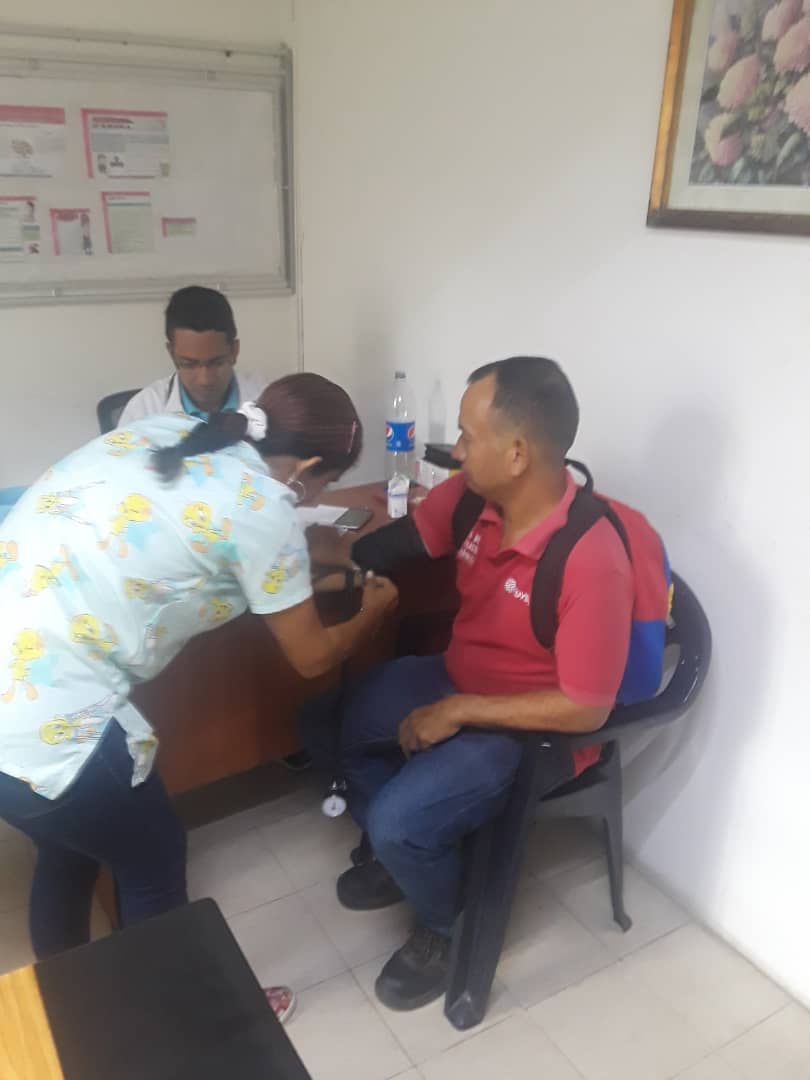 Gasmaca_ca's tweet photo. Como parte de la #Ruta2020 #Gasmaca realiza Jornada de Salud para trabajadores de Planta del CDT BOQUERON, en la que fueron beneficiados con: Consulta de Medicina General, Realización de Exámenes de laboratorio, Entrega de medicamentos y despistaje de Glicemia. @yelitzePSUV_ https://t.co/PoTLUCK8oV
