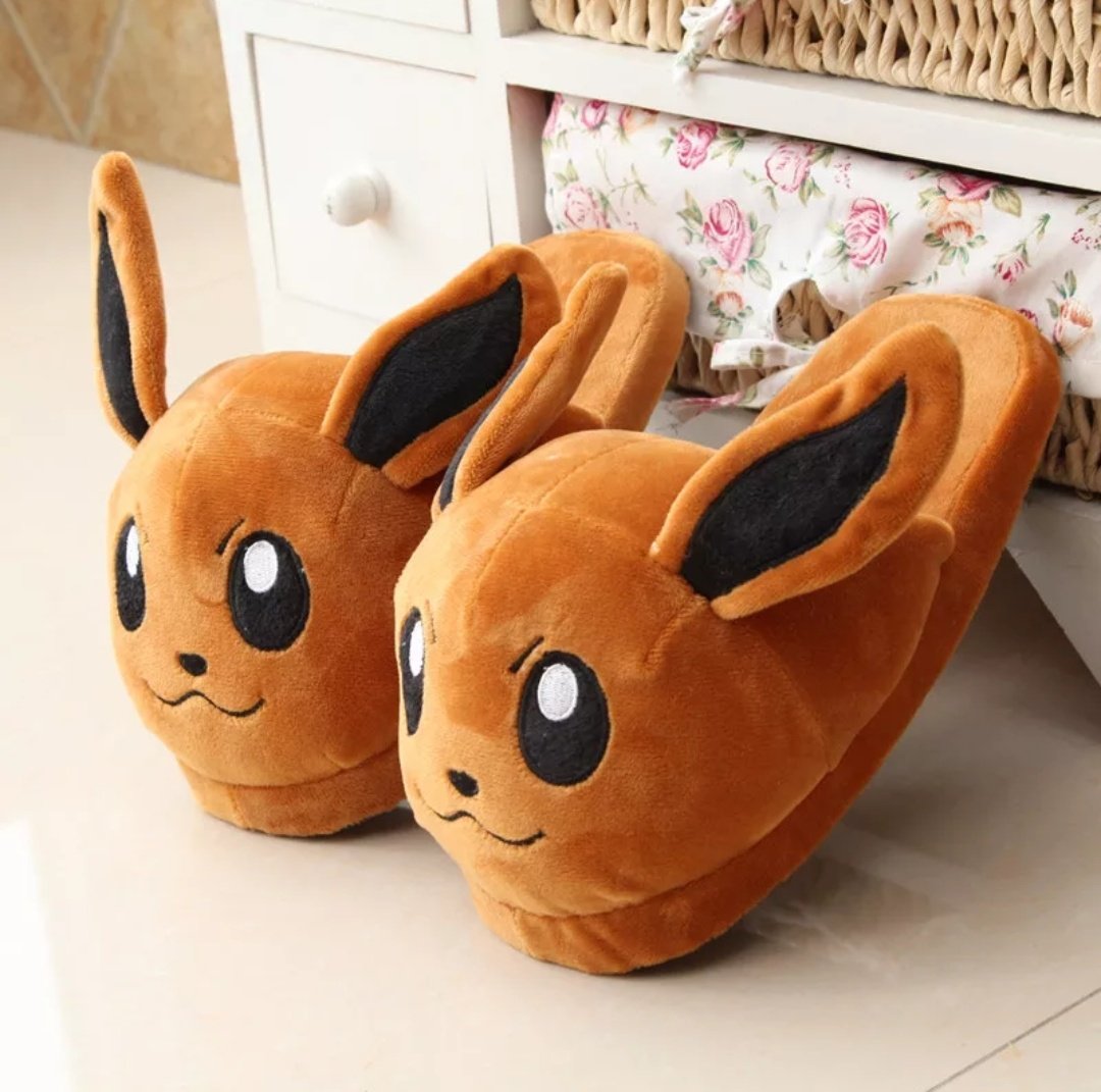 SoyGrovyle's tweet photo. 🎄 NUEVO SORTEO 🎄

➡️ RT + FOLLOW para ganar las zapatillas de andar por casa de Eevee
➡️ Menciona tu talla
➡️ El ganador, a los 3.000 RT

🍀 ¡Muchísima suerte! 🍀 https://t.co/9tR58gXRCK