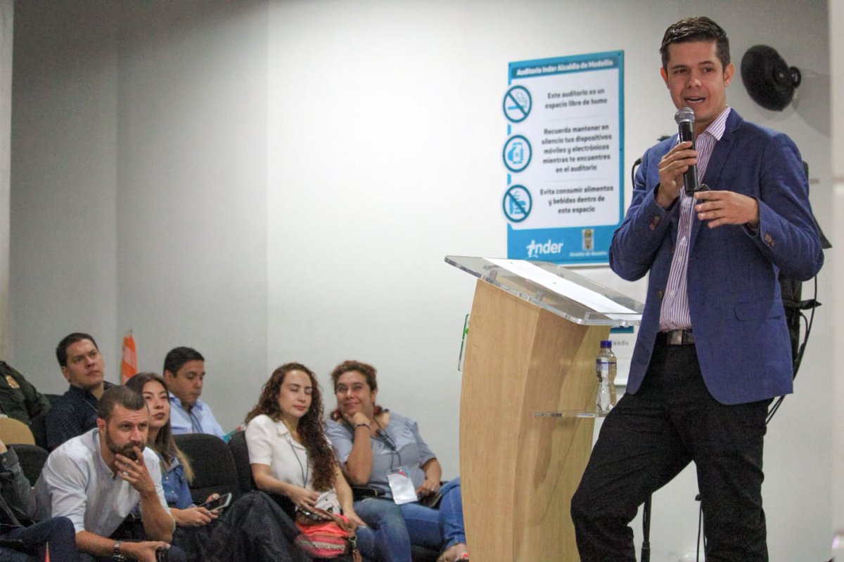 DiegoLondo's tweet photo. Primer Foro Más que 90 minutos, @PazyDemocraciaC @AcdiVocaCol @USAID_Colombia @AlcaldiadeMed @INDERMEDELLIN https://t.co/vy6S1O1xv5