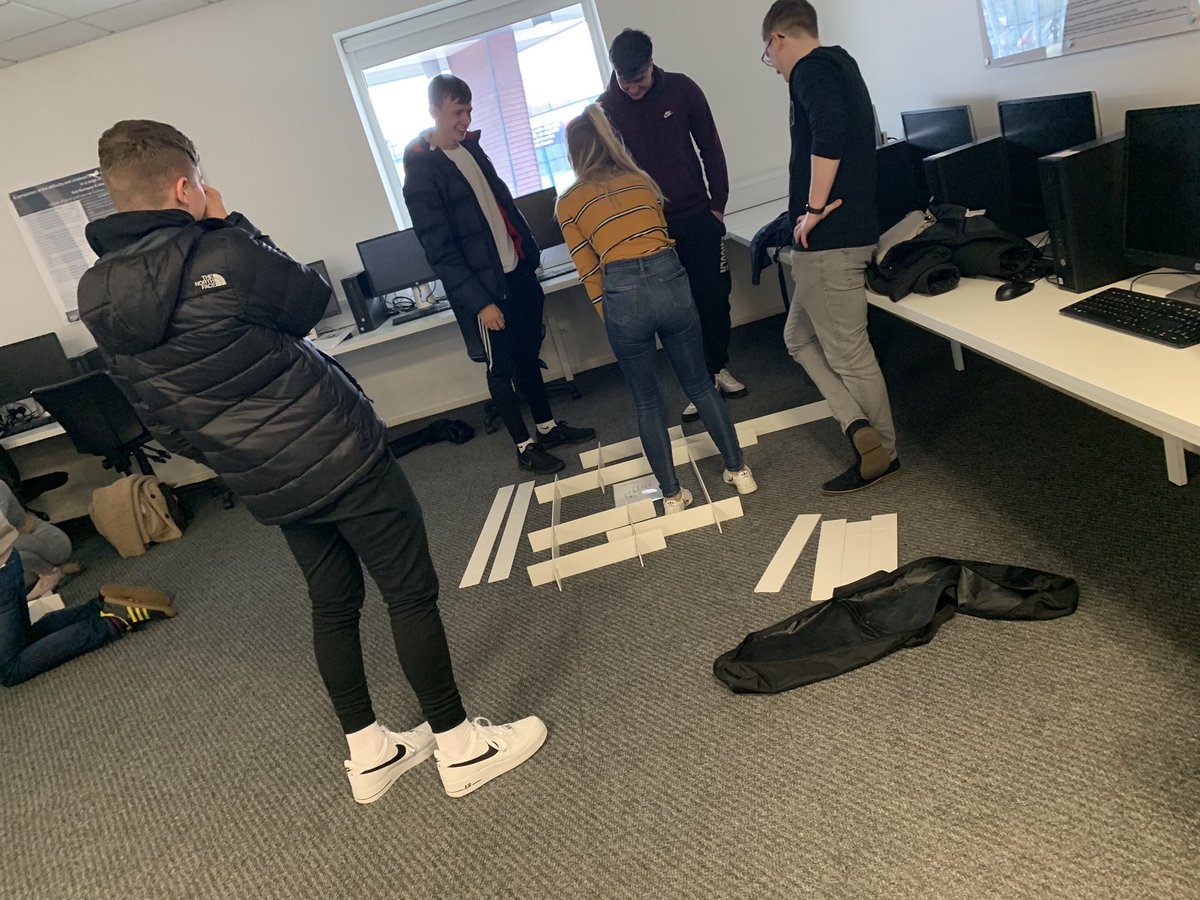 mossposs's tweet photo. Great range of taster sessions going on across the campus @unilincoln #YourFirstDay #LoveLincoln https://t.co/FmukWgxM0F