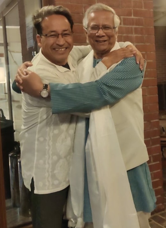 Wangchuk66's tweet photo. WONDERFUL MEETING Dr YUNUS AT BRITISH HIGH COMMISSION, DHAKA
Nobel laureate, one of the biggest social entrepreneurs in the world yet so humble n loving, @Yunus_Centre https://t.co/wx4WTKn1vA