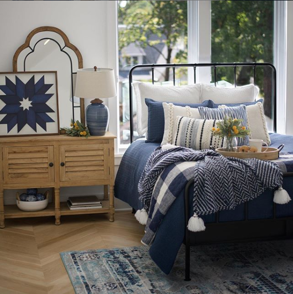 KRIDesign's tweet photo. Such a great guest room concept!
via: @kirklands
.
.
.
#karenrenee #karenreneeinteriordesign #interiordesign #luxurystyle #details #interiordetails #designinspo #homestyle #currentdesigns #interiorphotography #greatdesign https://t.co/ZalD6YmHqn