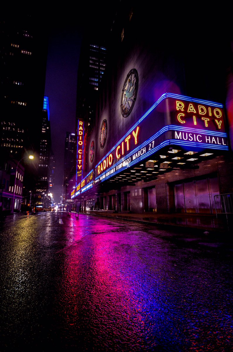 Radio City Music Hall, New York City.
#RadioCity #Nyc #newyork #newyorknewyork #bigapple #nycstreet #streetsofnewyork #nightphotography