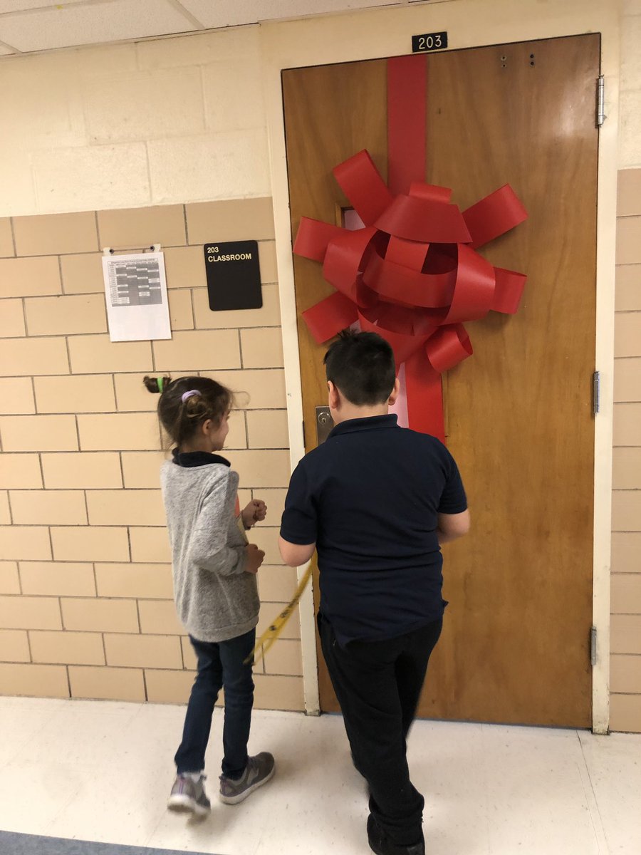 CC_Renteria's tweet photo. Exciting day with an Inauguration of the Wildcat Gameroom for celebrations @KirkpatrickES @todd_koppes @penaraul @FortWorthISD #improvereading #meettargets #presentandontime #honorablecharacter https://t.co/0FoGMqPlwx