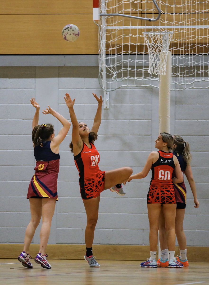 NetballSolent's tweet photo. What a way to end their home games! First team had one of their best performances of the season against Uni of Southampton winning 39-36! Well done to the 6 girls leaving as well this year you guys smashed it 💪🏽 #wearesolent @MySolentSport 📸 @tom_mul46 https://t.co/aMdsIetvpq