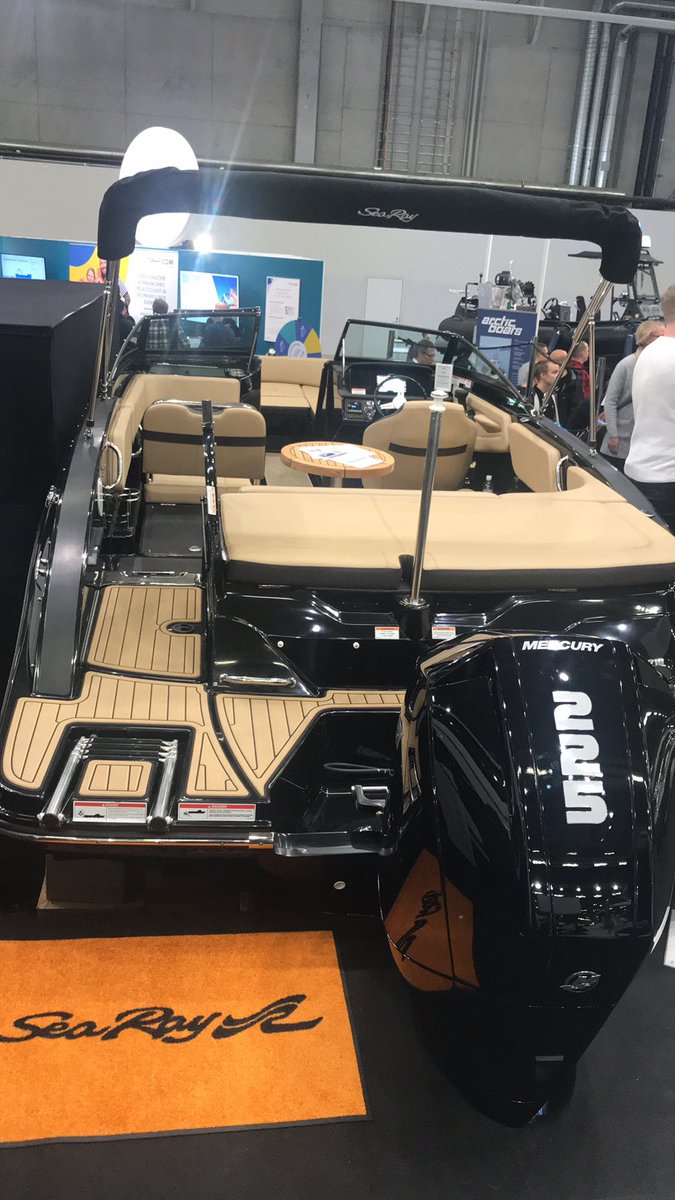 VENE 20 - Black is nice! Sea Ray 21 SPX