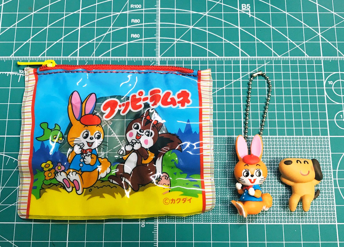 たこ ものづくり休憩中 クッピーラムネのガチャ キーホルダーとビニールポーチ お目当てを連続ゲット 頭痛薬入れたらラムネみたいになりそうw 見てるだけで腹筋が辛くなる いらすとやの箸置きは 塗装筆のちょい置きに使います 以前作ったクッピィーゴ